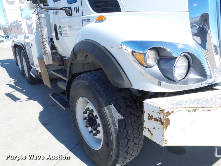 image for item DF7139 2011 International WorkStar 7500 bucket truck