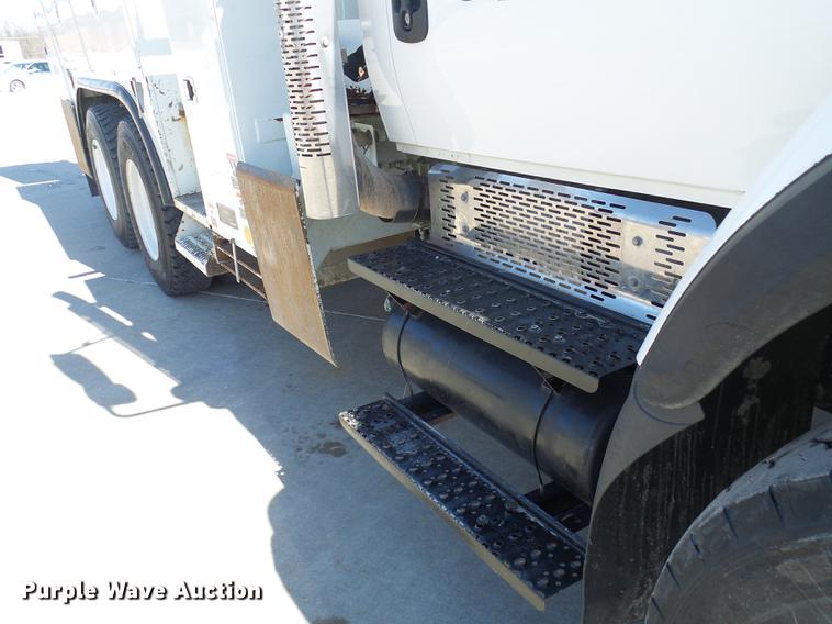 image for item DF7139 2011 International WorkStar 7500 bucket truck