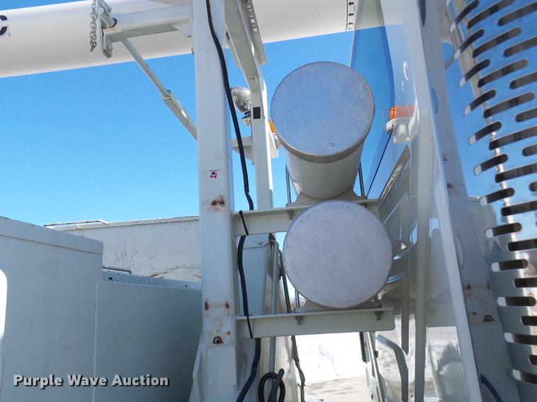 image for item DF7139 2011 International WorkStar 7500 bucket truck