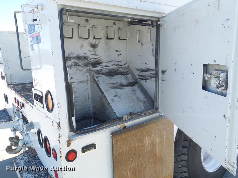 image for item DF7139 2011 International WorkStar 7500 bucket truck