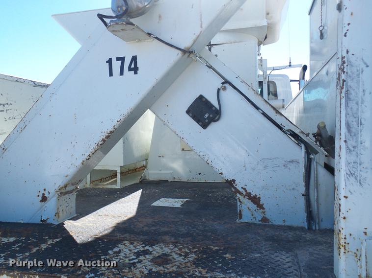 image for item DF7139 2011 International WorkStar 7500 bucket truck