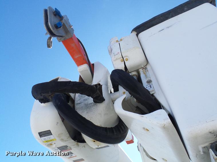 image for item DF7139 2011 International WorkStar 7500 bucket truck