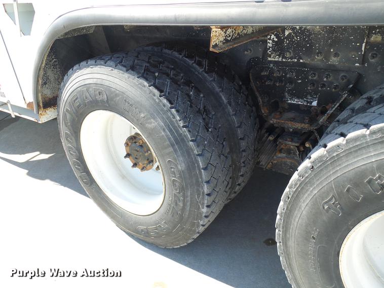 image for item DF7139 2011 International WorkStar 7500 bucket truck