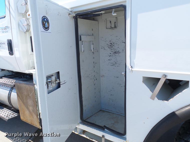 image for item DF7139 2011 International WorkStar 7500 bucket truck