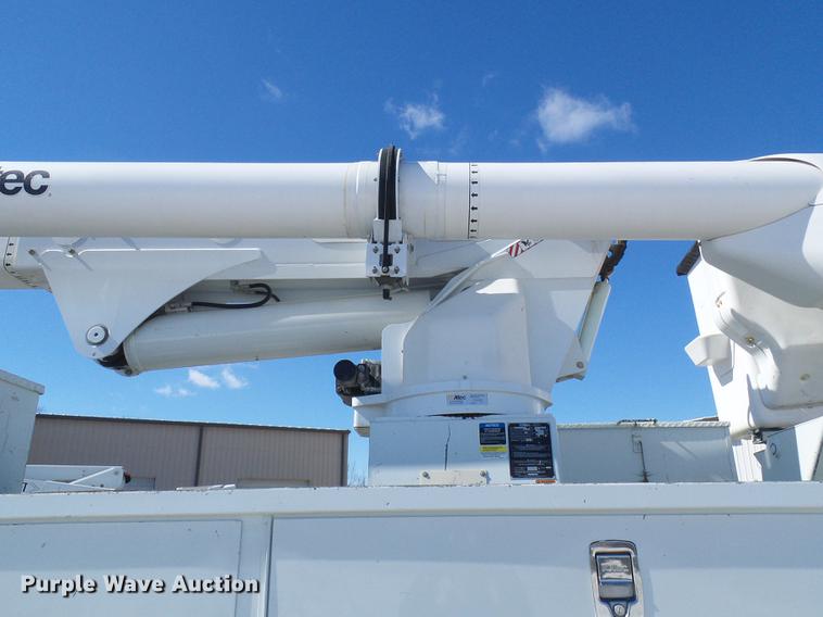 image for item DF7139 2011 International WorkStar 7500 bucket truck