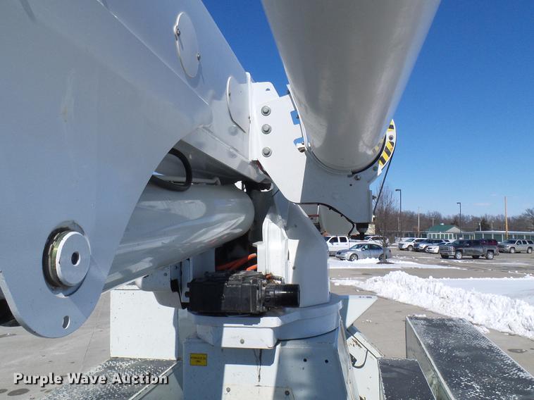 image for item DF7139 2011 International WorkStar 7500 bucket truck