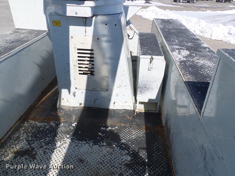 image for item DF7139 2011 International WorkStar 7500 bucket truck