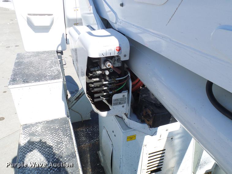 image for item DF7139 2011 International WorkStar 7500 bucket truck