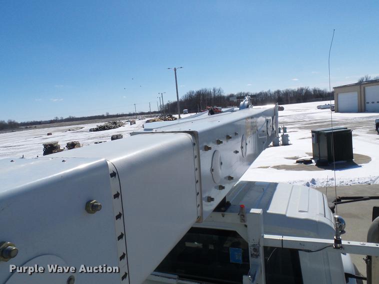 image for item DF7139 2011 International WorkStar 7500 bucket truck