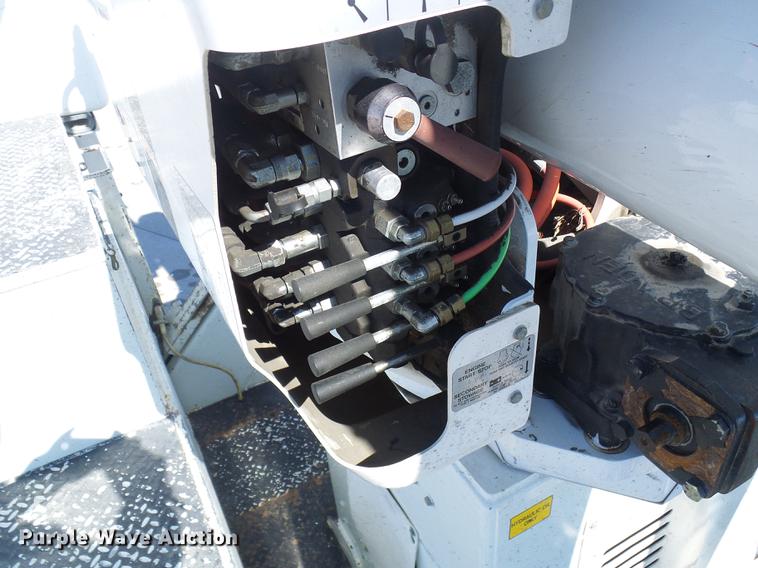 image for item DF7139 2011 International WorkStar 7500 bucket truck