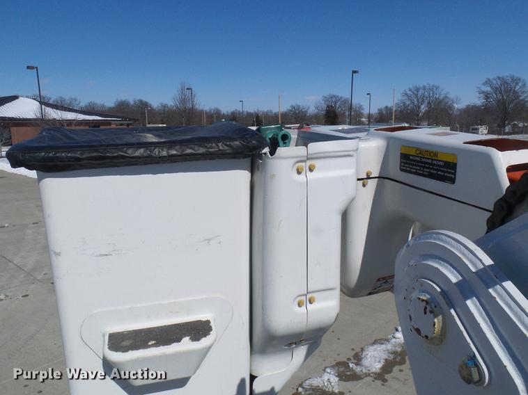 image for item DF7139 2011 International WorkStar 7500 bucket truck