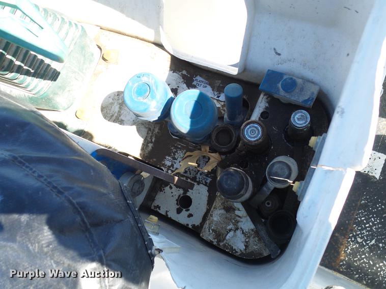 image for item DF7139 2011 International WorkStar 7500 bucket truck