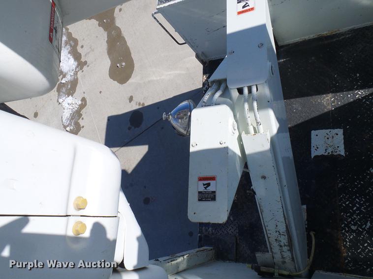 image for item DF7139 2011 International WorkStar 7500 bucket truck