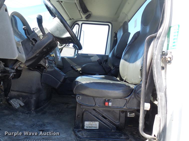 image for item DF7139 2011 International WorkStar 7500 bucket truck