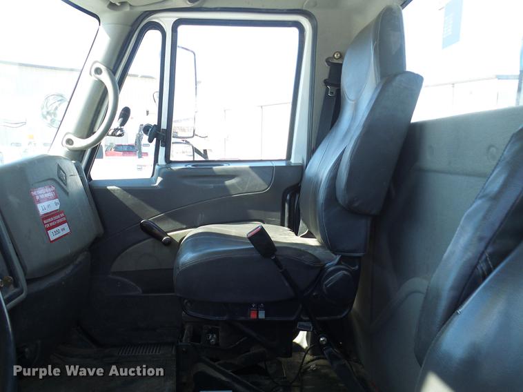 image for item DF7139 2011 International WorkStar 7500 bucket truck