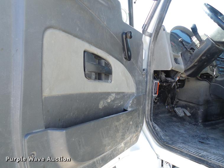 image for item DF7139 2011 International WorkStar 7500 bucket truck