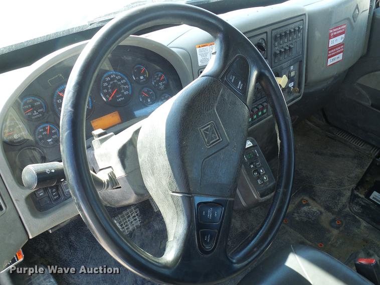 image for item DF7139 2011 International WorkStar 7500 bucket truck