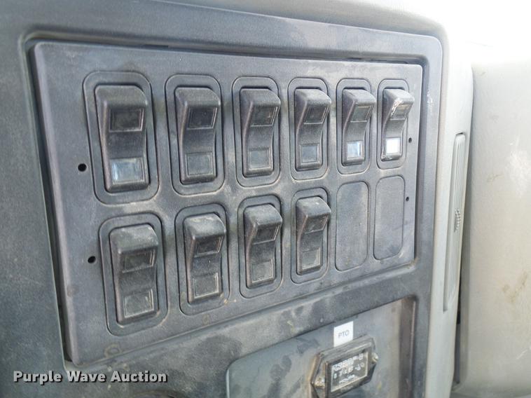 image for item DF7139 2011 International WorkStar 7500 bucket truck