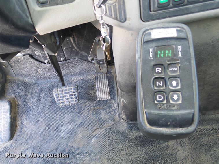 image for item DF7139 2011 International WorkStar 7500 bucket truck