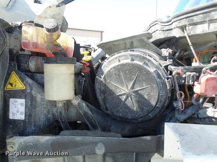 image for item DF7139 2011 International WorkStar 7500 bucket truck