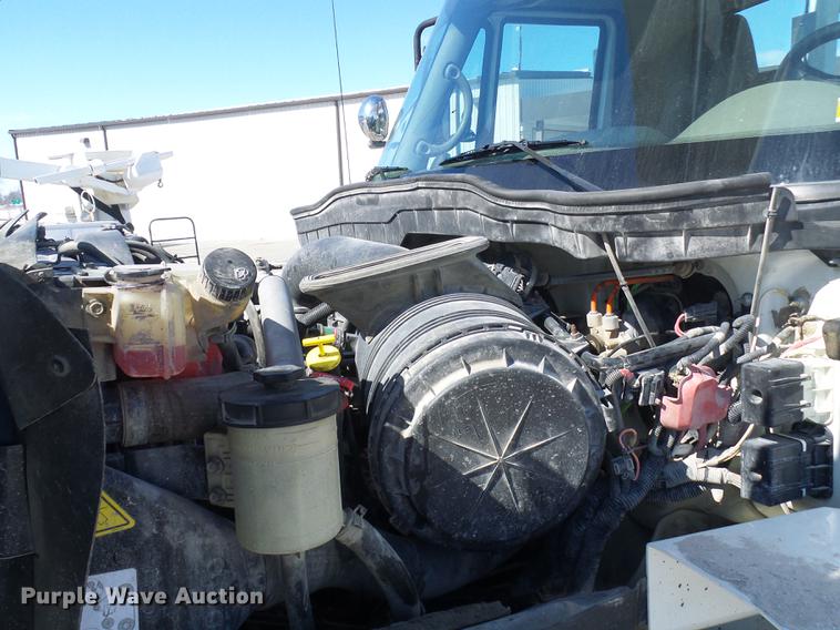 image for item DF7139 2011 International WorkStar 7500 bucket truck