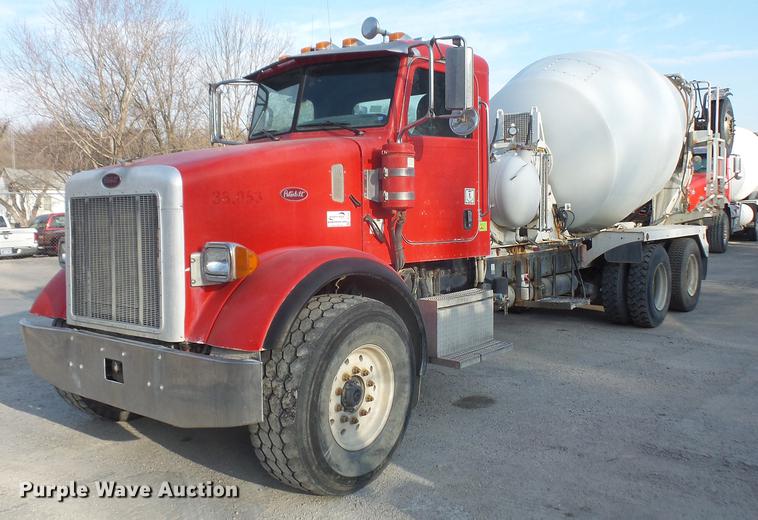 image for item DF7642 2007 Peterbilt 357 ready mix truck