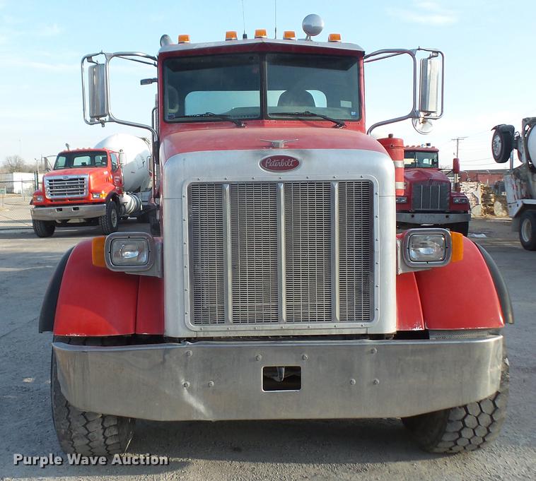 image for item DF7642 2007 Peterbilt 357 ready mix truck