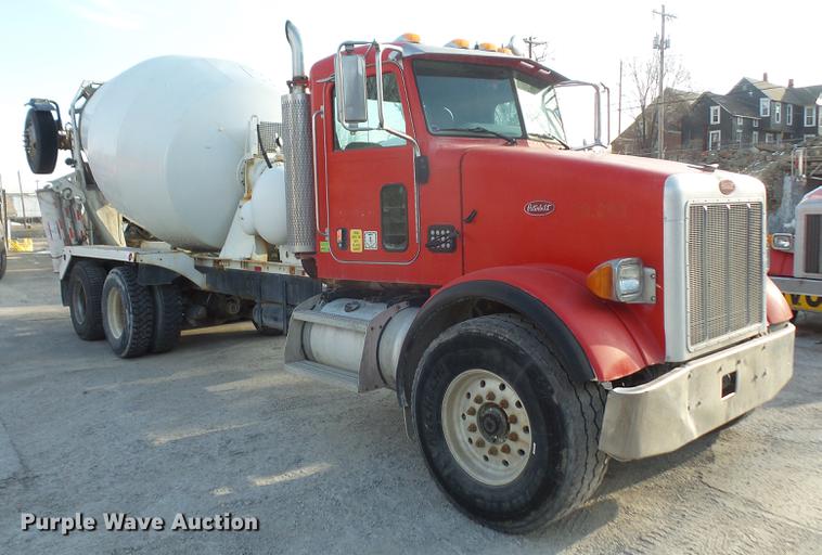 image for item DF7642 2007 Peterbilt 357 ready mix truck