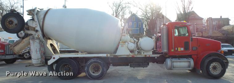 image for item DF7642 2007 Peterbilt 357 ready mix truck