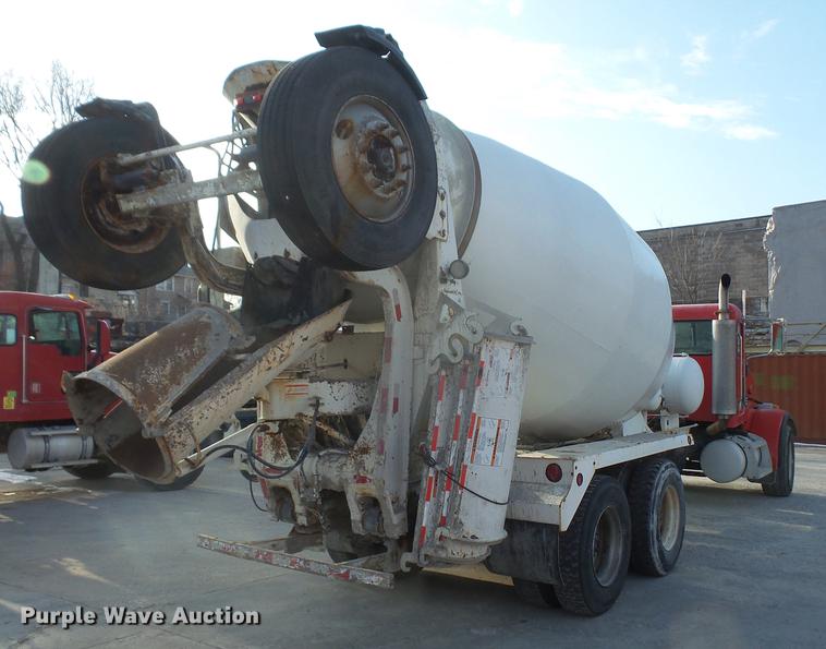 image for item DF7642 2007 Peterbilt 357 ready mix truck