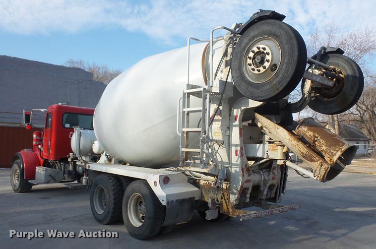 image for item DF7642 2007 Peterbilt 357 ready mix truck