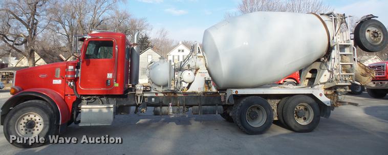 image for item DF7642 2007 Peterbilt 357 ready mix truck