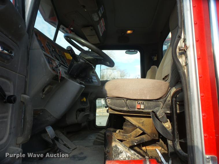 image for item DF7642 2007 Peterbilt 357 ready mix truck