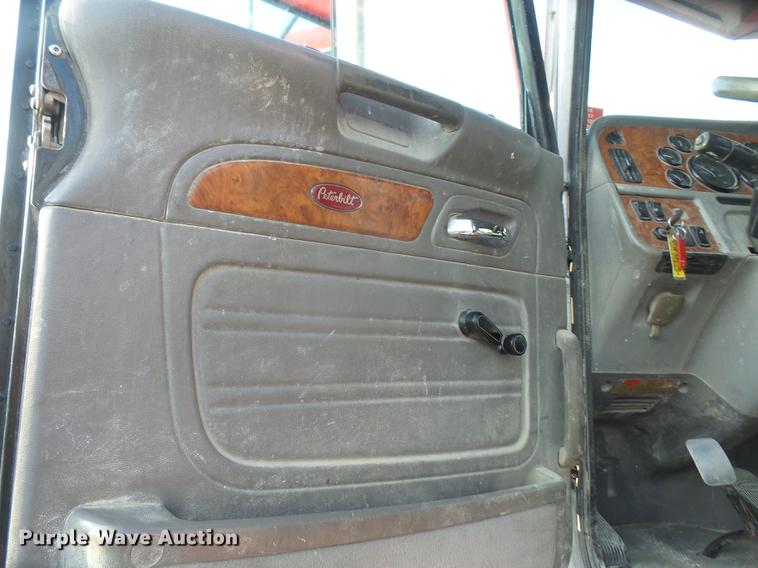 image for item DF7642 2007 Peterbilt 357 ready mix truck