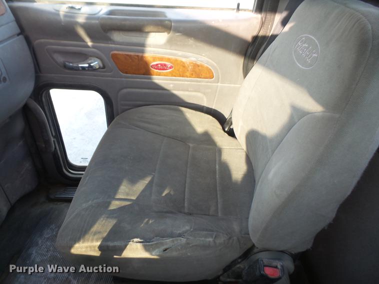 image for item DF7642 2007 Peterbilt 357 ready mix truck