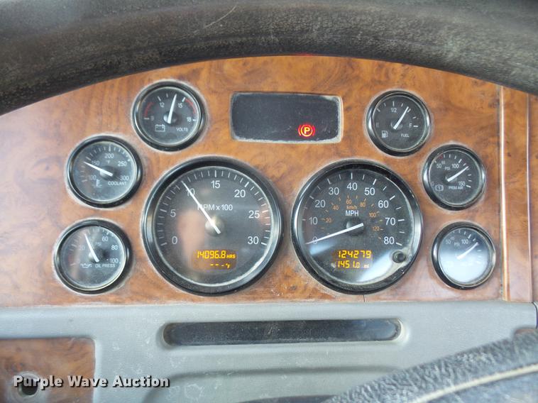 image for item DF7642 2007 Peterbilt 357 ready mix truck