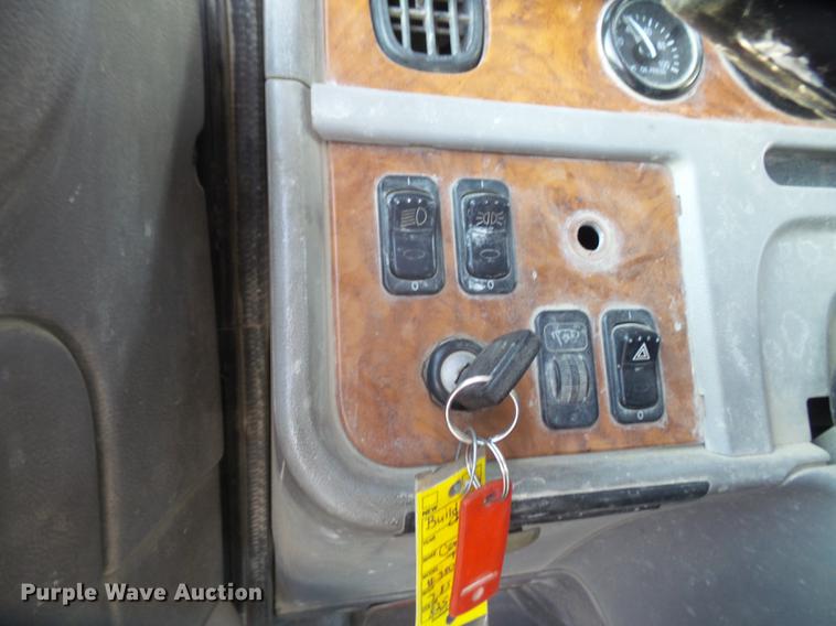 image for item DF7642 2007 Peterbilt 357 ready mix truck