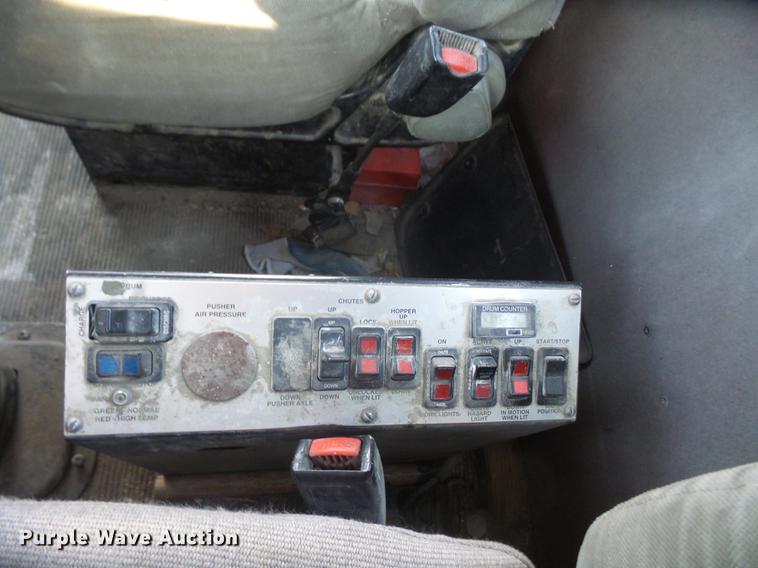 image for item DF7642 2007 Peterbilt 357 ready mix truck