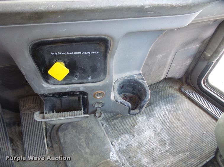 image for item DF7642 2007 Peterbilt 357 ready mix truck