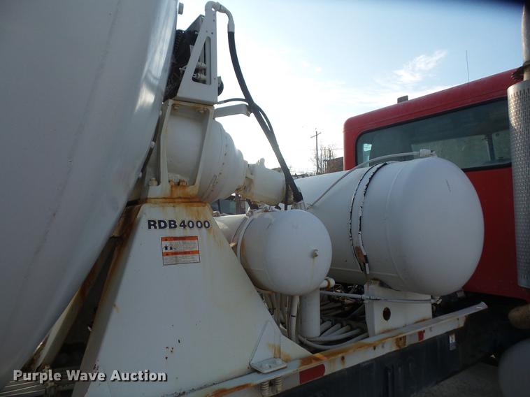 image for item DF7642 2007 Peterbilt 357 ready mix truck