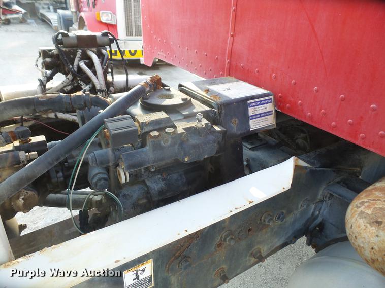 image for item DF7642 2007 Peterbilt 357 ready mix truck