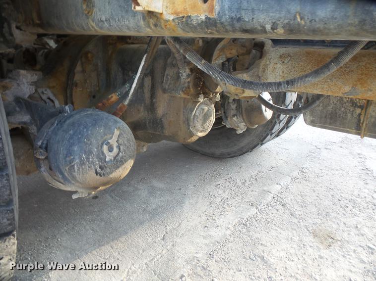 image for item DF7642 2007 Peterbilt 357 ready mix truck