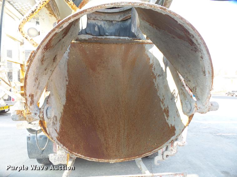 image for item DF7642 2007 Peterbilt 357 ready mix truck