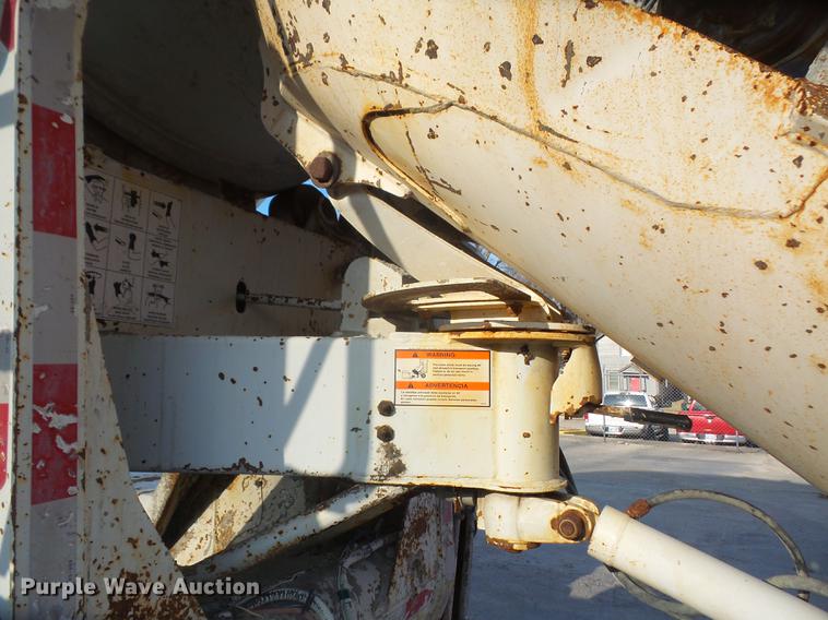 image for item DF7642 2007 Peterbilt 357 ready mix truck