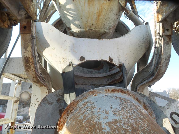 image for item DF7642 2007 Peterbilt 357 ready mix truck