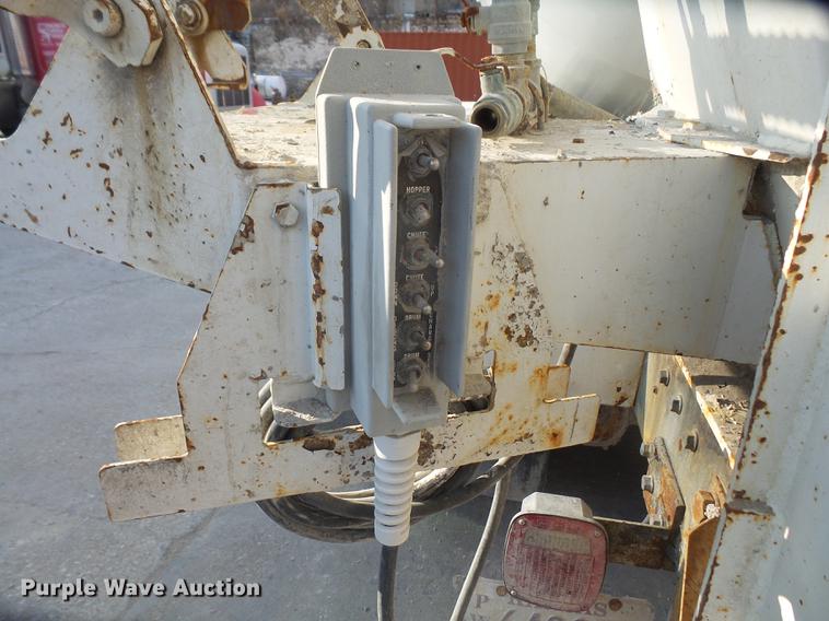 image for item DF7642 2007 Peterbilt 357 ready mix truck