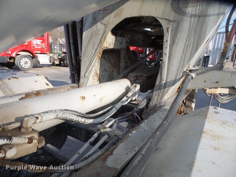 image for item DF7642 2007 Peterbilt 357 ready mix truck