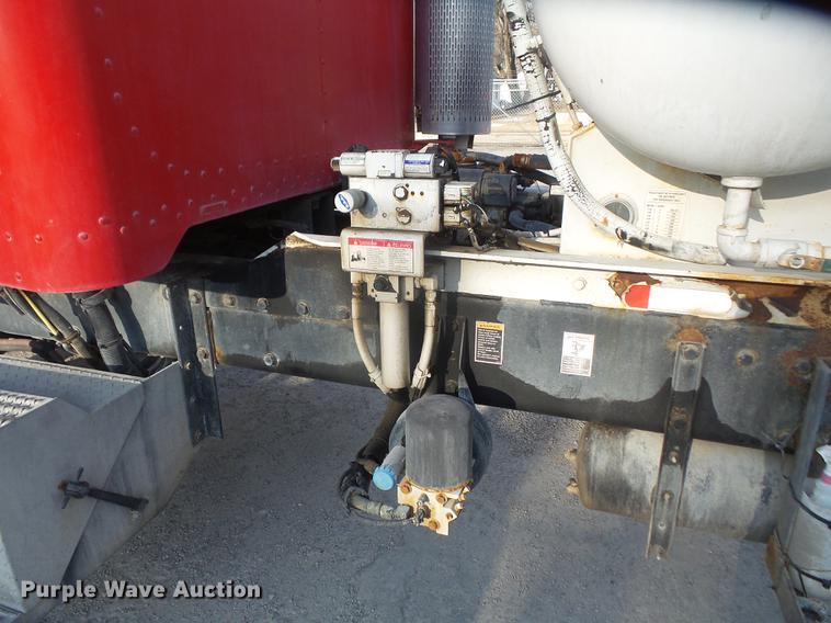 image for item DF7642 2007 Peterbilt 357 ready mix truck