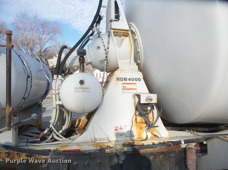 image for item DF7642 2007 Peterbilt 357 ready mix truck