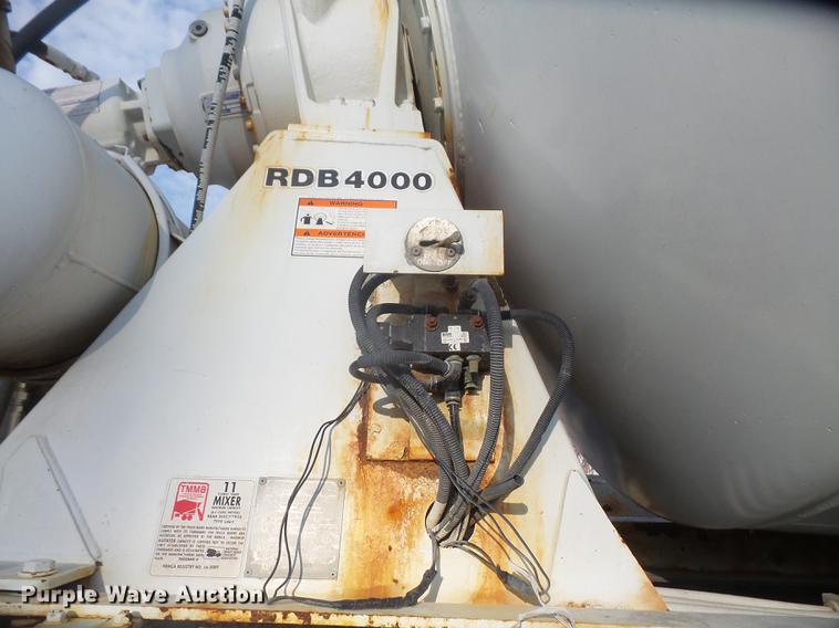 image for item DF7642 2007 Peterbilt 357 ready mix truck